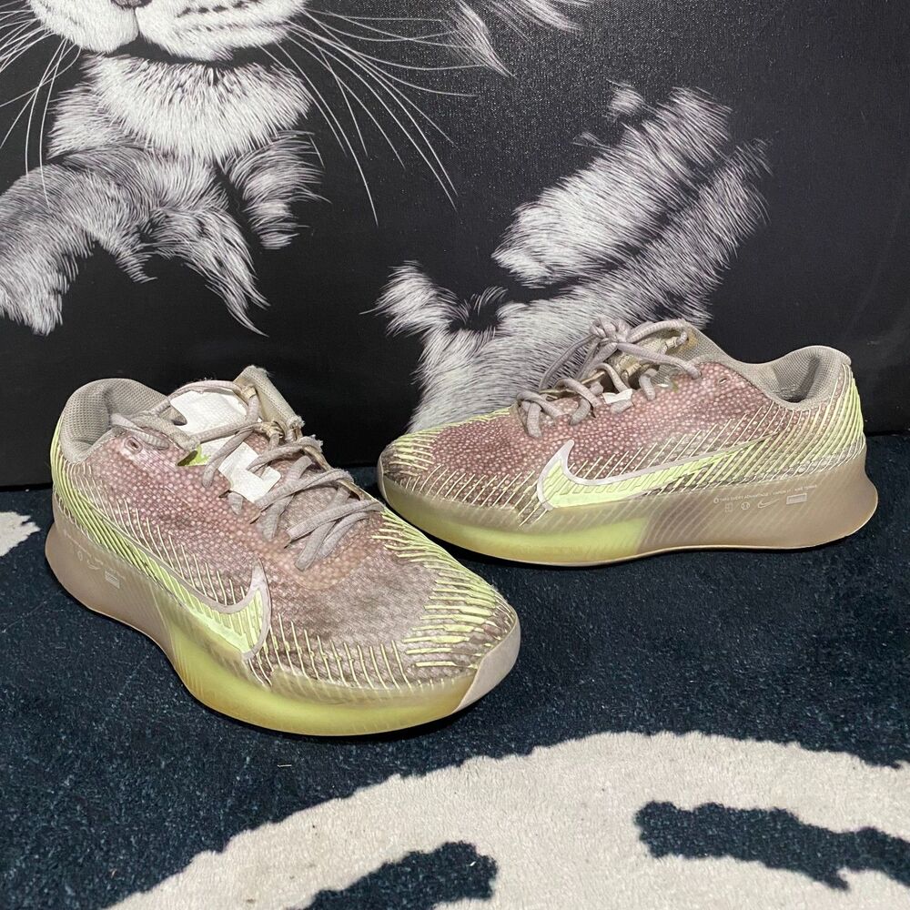 Nike Court Air Zoom Vapor 11 FQ3169-001 Athletic Shoes Women's 7.5 Green Tennis